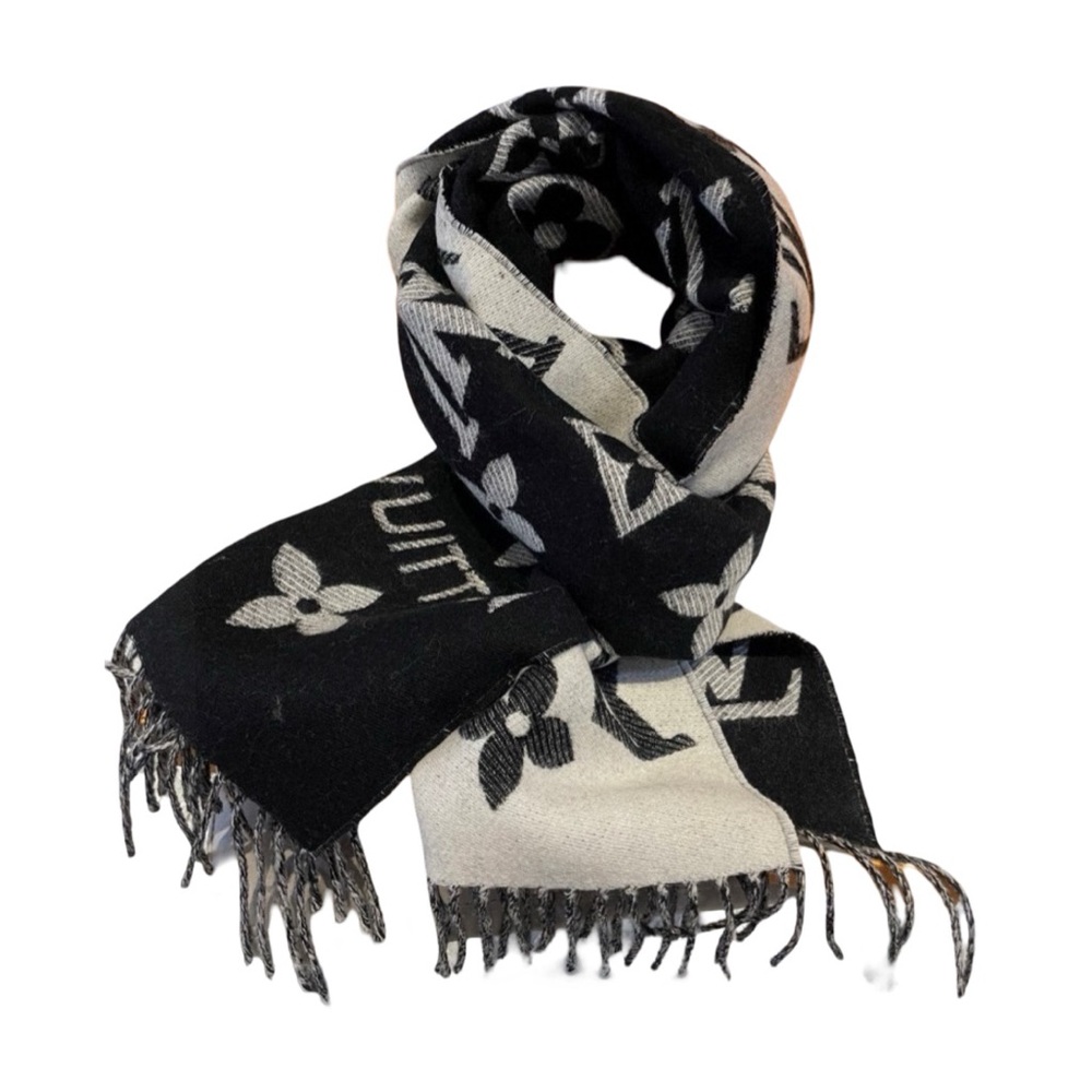 LV Essential Scarf